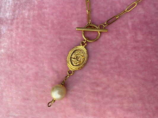 Authentic CHANEL pendant & Pearl reworked Necklace - 18 inches