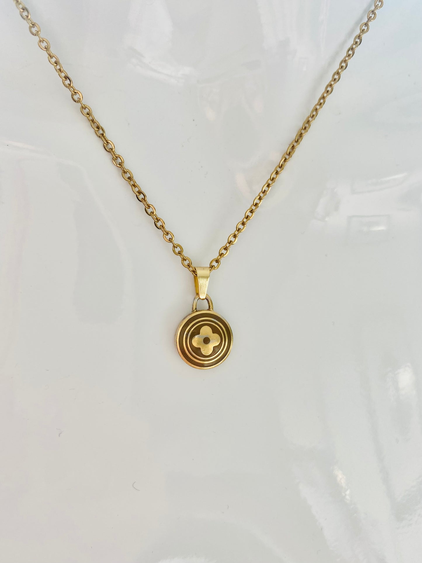 NEW IN Authentic LOUIS VUITTON vintage pastilles pendant on necklace